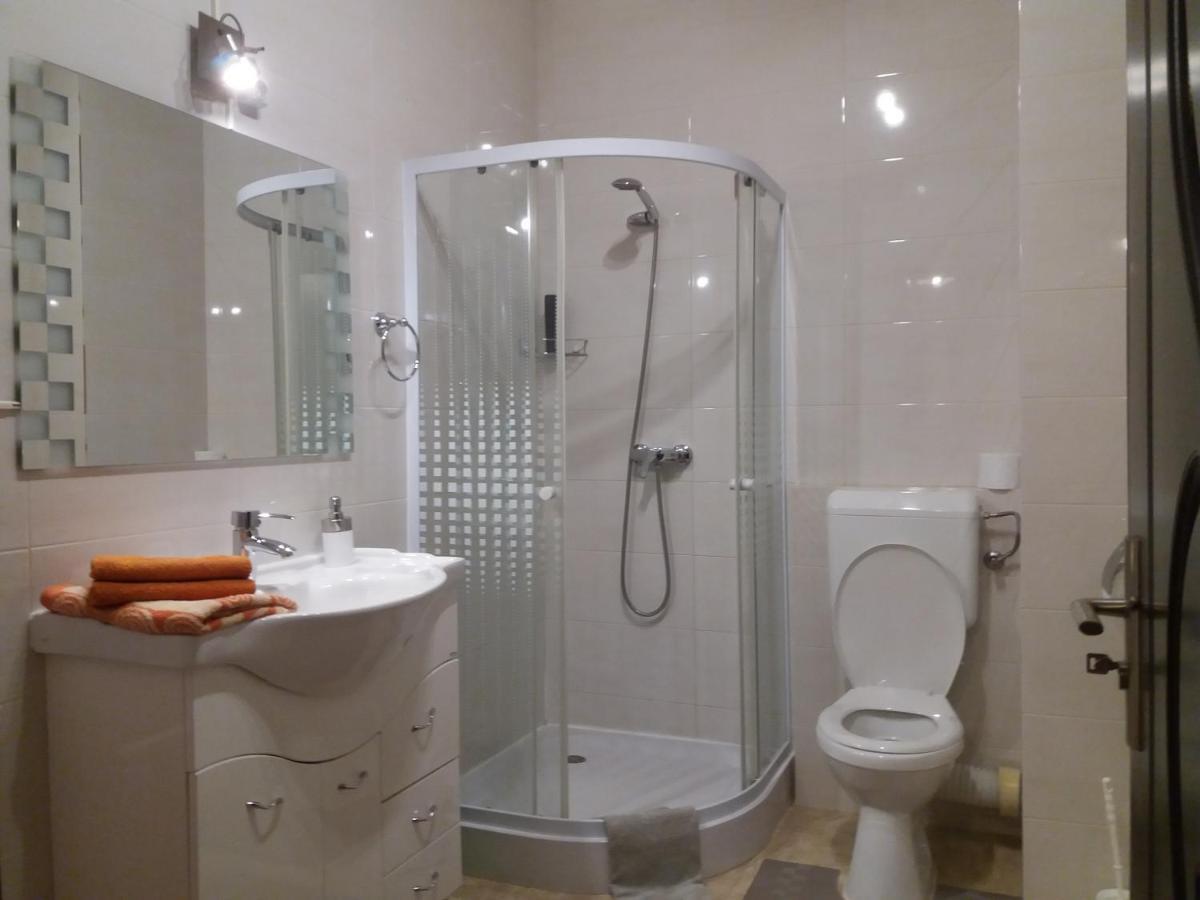Intim Studio Flat Arad Exterior photo
